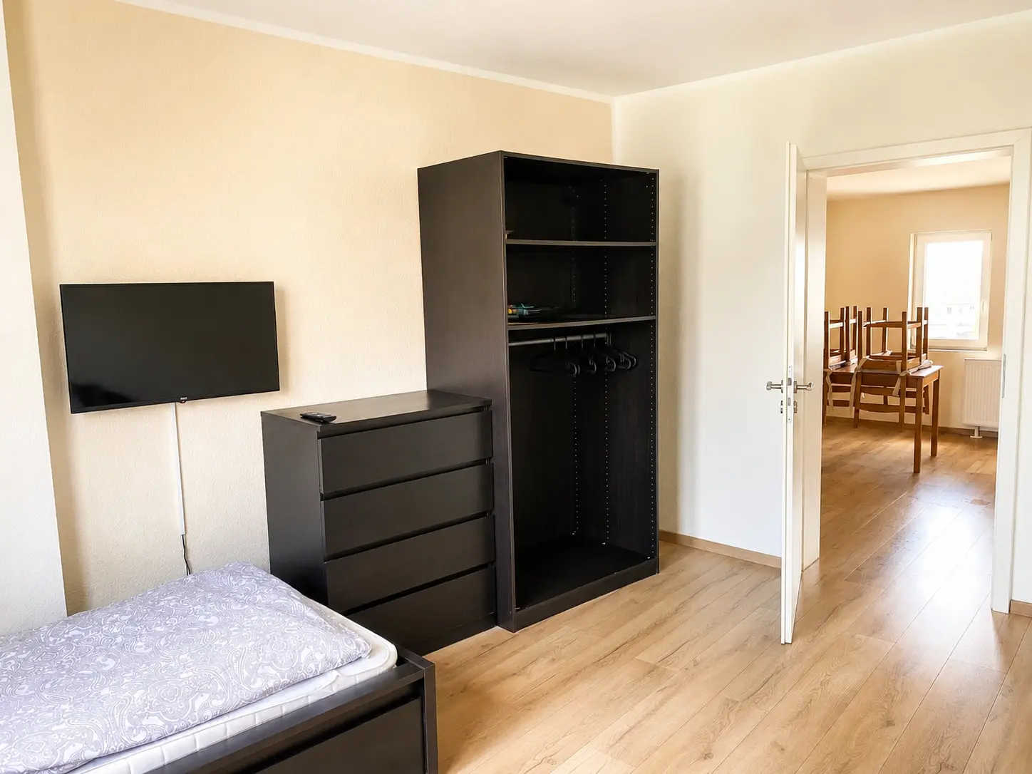 Wohnzimmer und Schlafbereich Wohnung 2